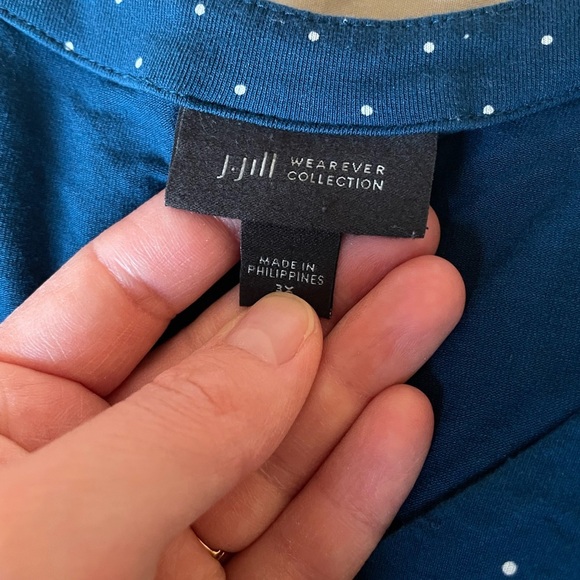 J. Jill super soft Rayan blend navy top size 3x with small dot detail - Picture 2 of 6